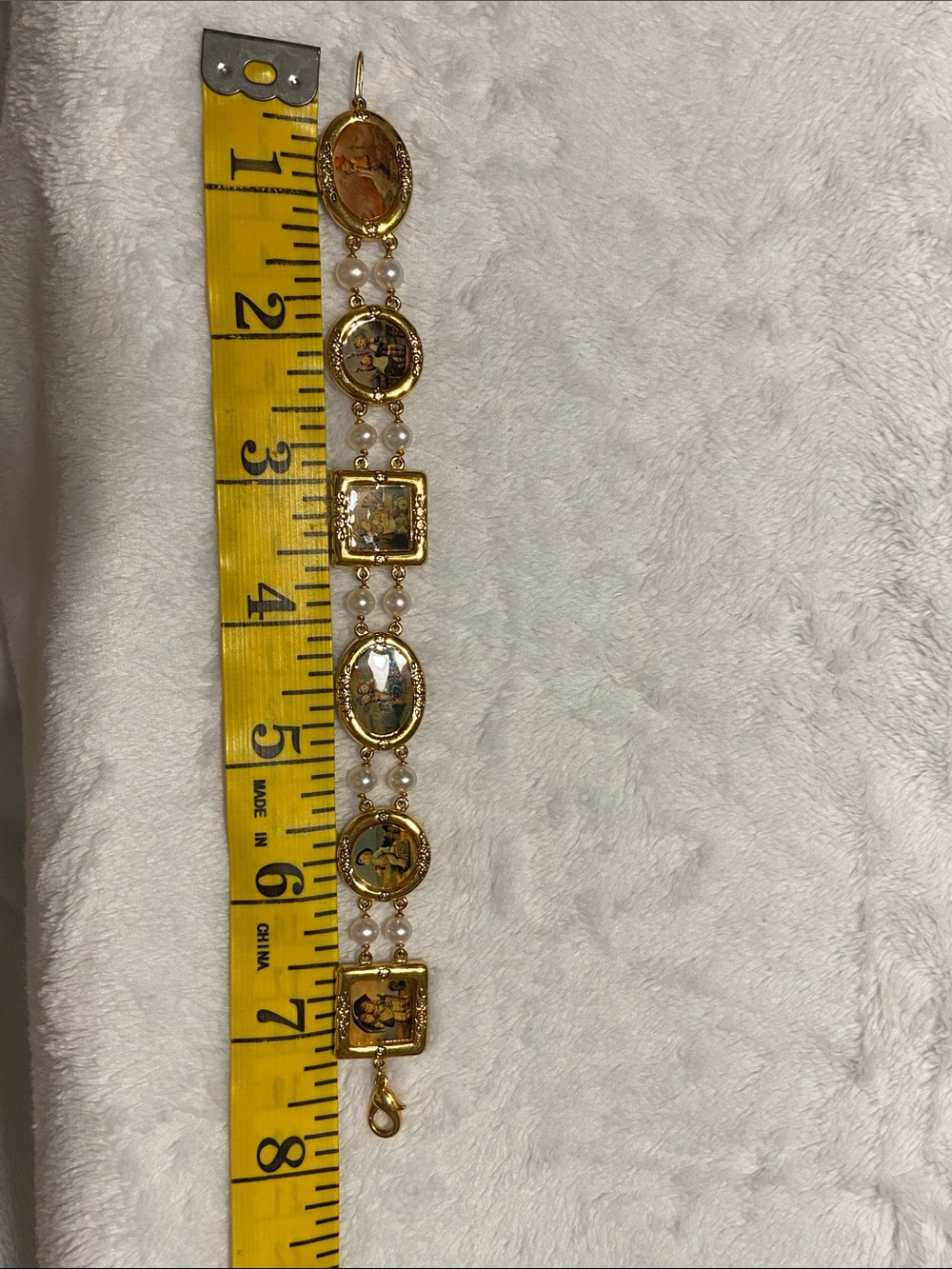 Vintage Danbury Mint Hummel panel Gold-Tone Pearl Art Portrait Bracelet - Picture 8 of 8